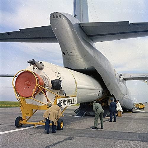 RODEN ( Ukrajna ) 336 - 1/144 - Douglas C-133 w/PGM – 17 Thor IRBM Modell Repülőgép