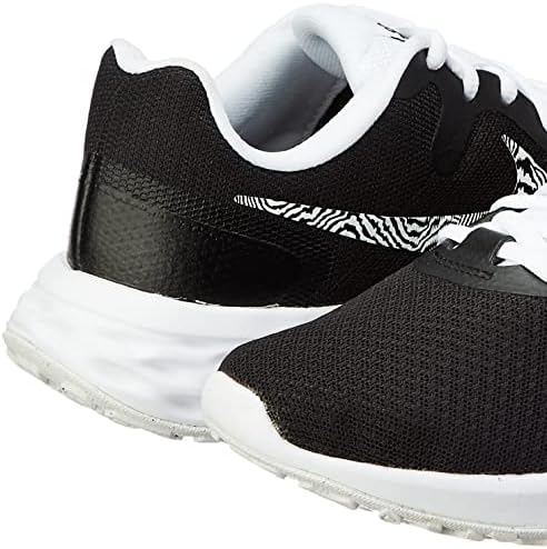 Nike Női Forradalom 6 Következő Természet sportcipő, Fekete/Fehér, 9 M MINKET